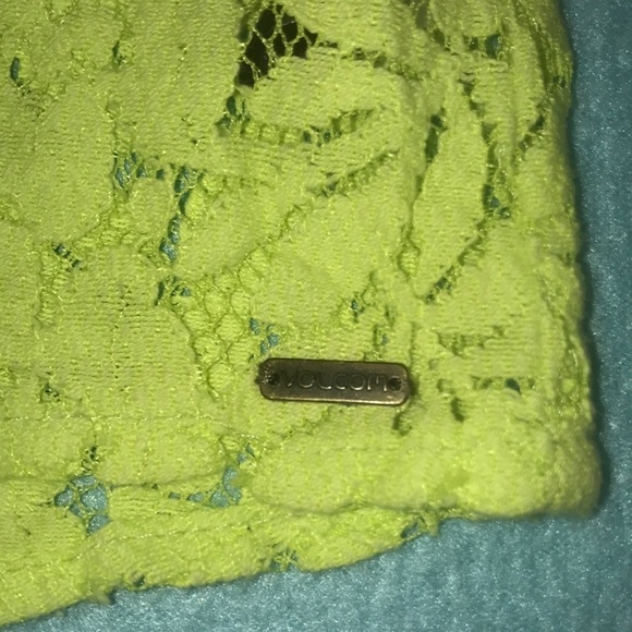 VOLCOM lace floral blouse chartreuse colored button up long sleeve NEW size S - Picture 5 of 10